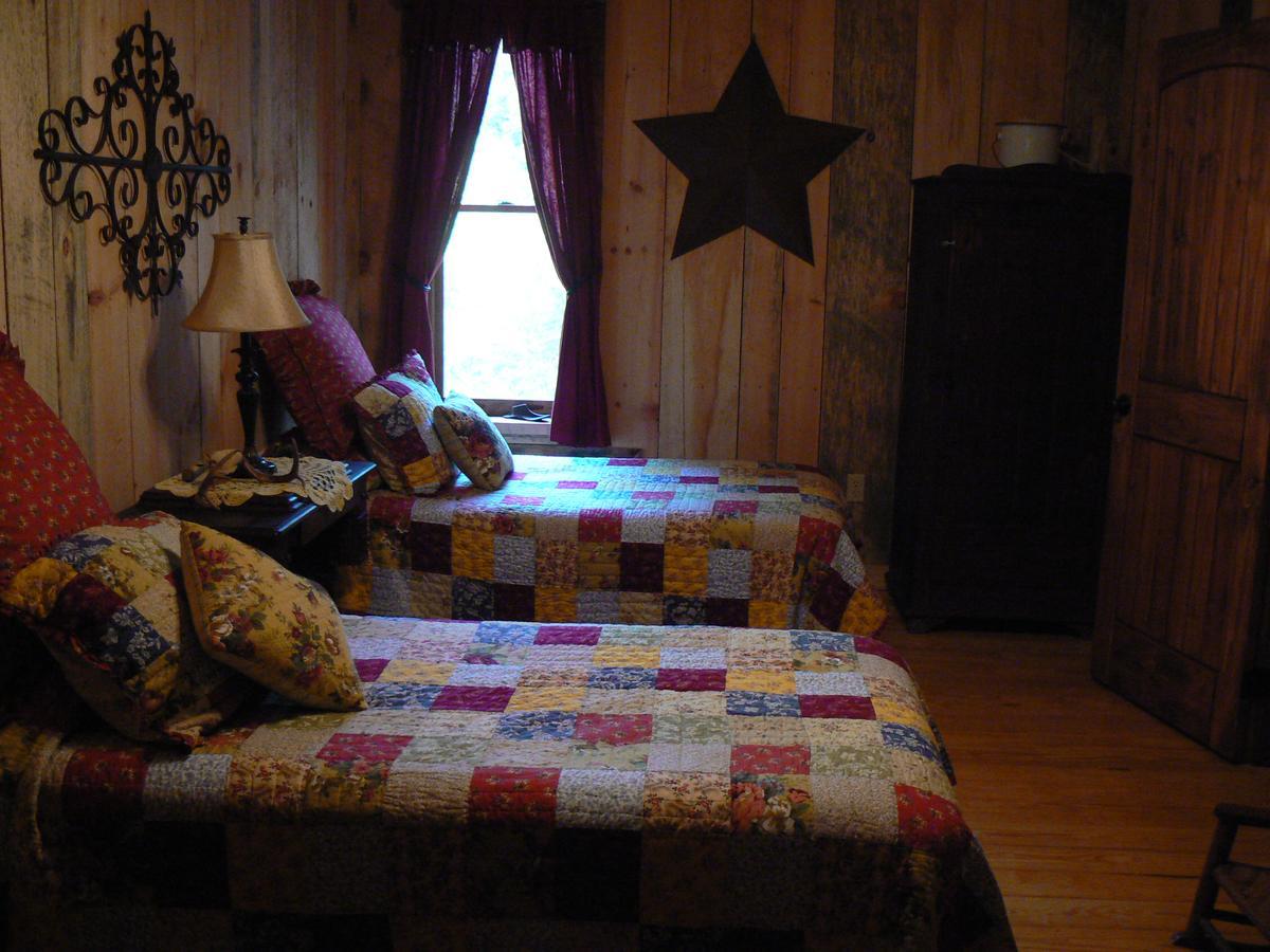 Отель French Broad Outpost Ranch Del Rio Экстерьер фото