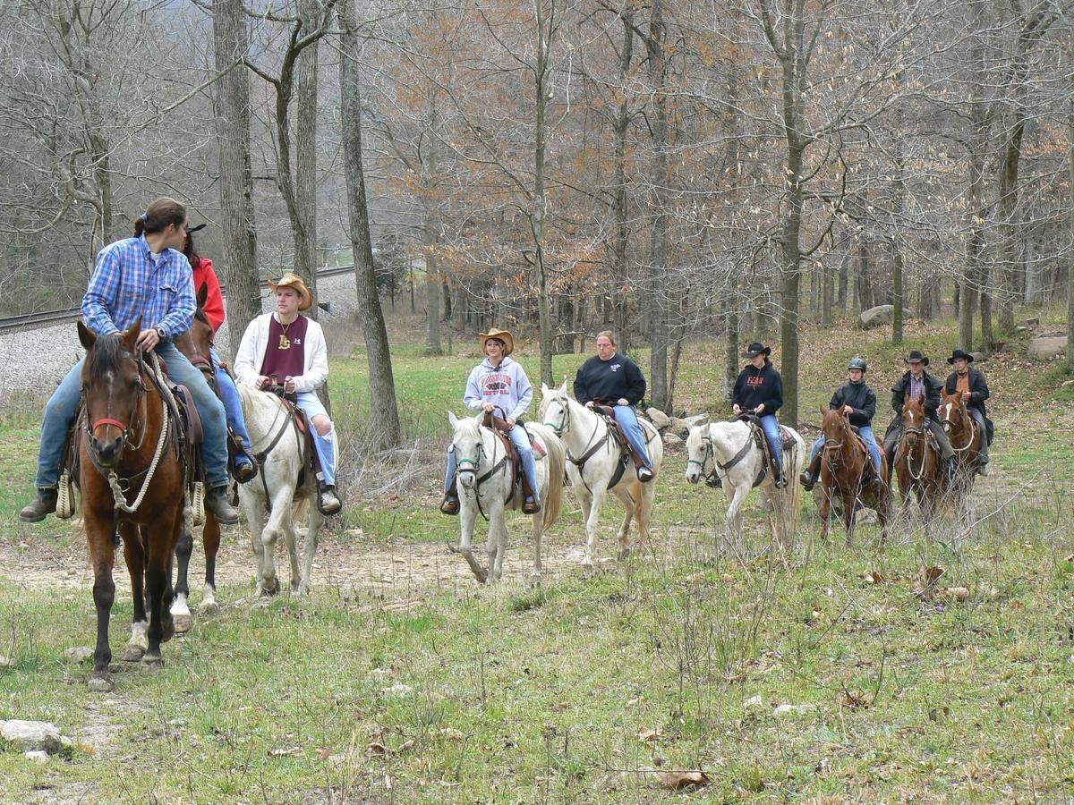 Отель French Broad Outpost Ranch Del Rio Экстерьер фото