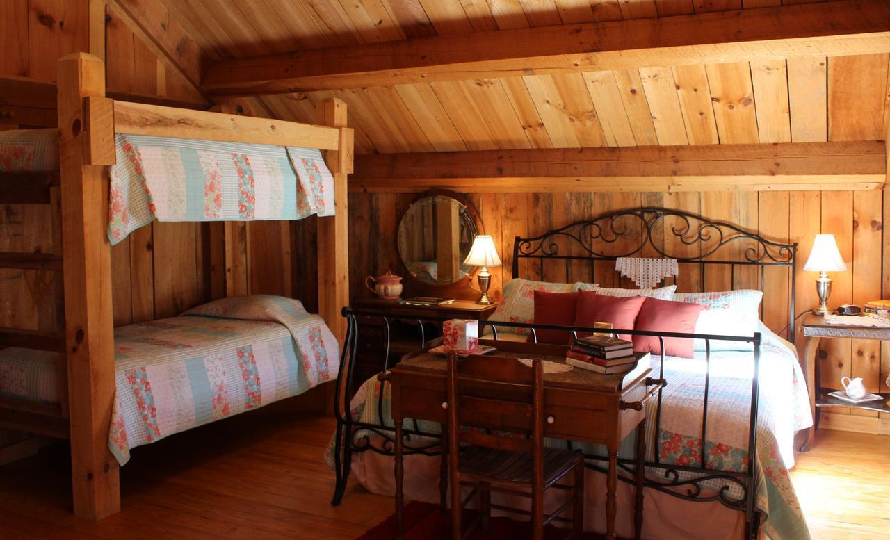 Отель French Broad Outpost Ranch Del Rio Экстерьер фото